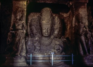 Trimurti mahesh murti statue, elephanta cave, maharashtra, India, Asia