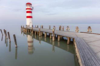 Leuchtturm im Morgenlicht, Langzeitbelichtung, Podersdorf am See, Neusiedlersee, Burgenland,