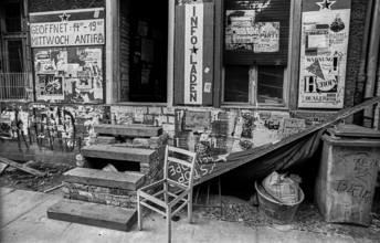 Germany, Berlin, 17 October 1991, squatted house at Rigaer Straße 83, InfoLaden, Europe