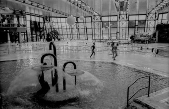 Germany, Berlin, 22.11.1994, SEZ, sports and recreation centre, swimming pool, Europe