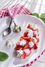 Presentation of the strawberries with cream in ceramic dish