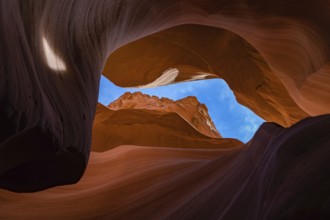 A picture of the rock formations of the Lower Antelope Canyon