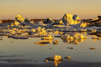 Evening at Jökulsarlon, south coast, Iceland, Europe