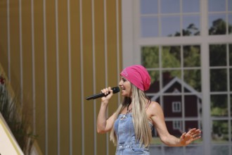 Misha Kovar (singer / musician) in the ARD TV programme Immer wieder sonntags, Rust, Germany /