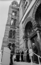 Germany, Berlin, 05.09.1991, Ceremony for the unveiling of the renewed lettering above the entrance