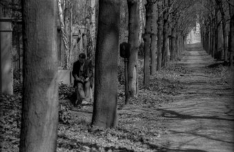 GDR, Berlin, 27.04.1987, Jewish cemetery Weißensee, in spring, drawing man with kippa (Star of