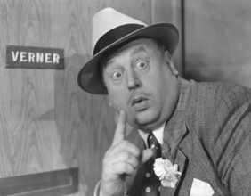 Secretive in the 1940s. Actor Thor Modéen pictured while acting in the movie Tåget går klockan 9.