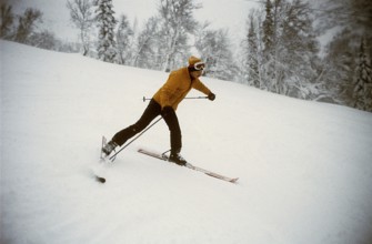 Slalom 1978. A man going dowhill on slalom skis