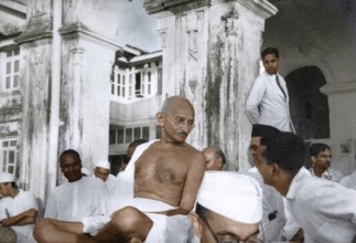 Mahatma Gandhi at public prayer meeting, Rungta House, Mumbai, Maharashtra, India, Asia, September