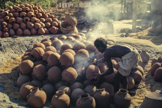 Potter baking pots, Yadadri Bhuvanagiri, Telangana, India, Asia