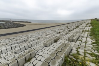 30 km longer and 90 metres wide Afsluitdijk between Wadden Sea and IJsselmeer, Holland, Netherlands