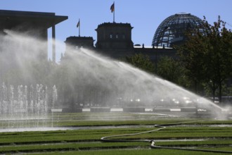 Reichstag, Lawn sprinkler, Berlin, Federal Republic of Germany