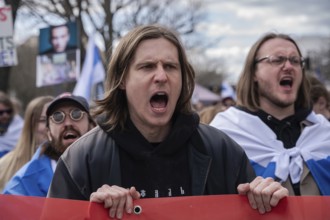 17.03.2024, Berlin, Germany, Europe, Thousands of people protest in front of the Russian Embassy on