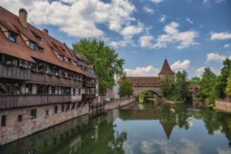 Nürnberg (Nurnberg) Deutschland, Stadtsilhouette am Wasserturm und Pegnitzblick von der Maxbrücke