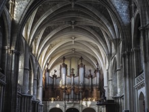 Organ in the Cathedral of St Andrew in Bordeaux