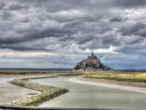 View along the Couesnon towards Mont Saint-Michel from Point de vue du Mont-Saint-Michel, with the