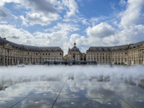 BORDEAUX/FRANCE - SEPTEMBER 19 : Miroir d'Eau at Place de la Bourse in Bordeaux France on September