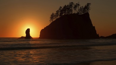 Rocks and pinnacles in front of sunset at Second Beach, Second Beach, Washington, USA, North