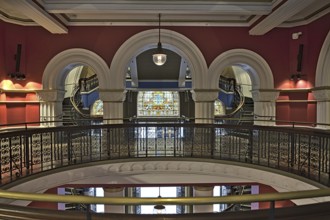 Queen Victoria Building inside without people during Corona times