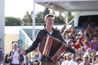Felix Muhr (Austrian singer / musician) on the ARD TV programme Immer wieder sonntags, Rust,