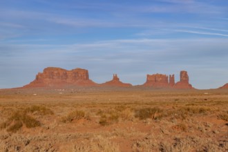 A picture of the Monument Valley landscape between Azirona and Utah