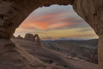 Sunrise over Delicate Arch in the Arches National Park, USA, North America