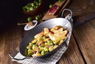 Brussels Sprouts with ham, honey and roasted potatoes