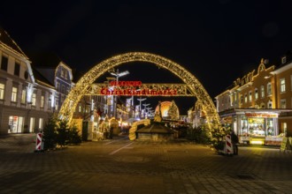 Archway, illuminated entrance to the Christmas market, night shot, main square of Leoben, Styria,
