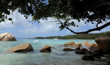 Praslin Bay from Anse Lazio