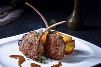 Grilled lamb chops with potatoes