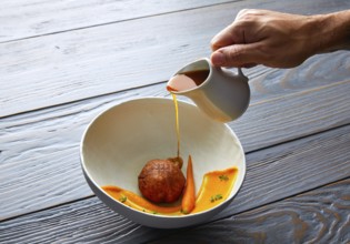 Dumpling of old cowtail with creamy carrot and its juice