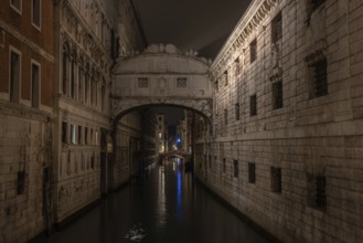 Bridge of Sighs at the Doge's Palace at Night, Venice, Italy, Europe
