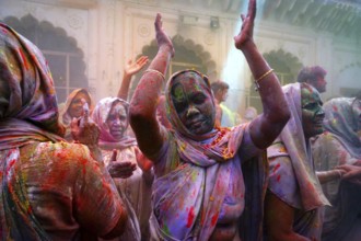 Widows dancing celebrating Holi festival, Gopinath temple, Uttar Pradesh, India, Asia