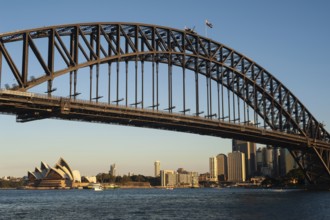 2018-05-07, Sydney, New South Wales, Australia, A view from Milsons Point of the Sydney Harbour