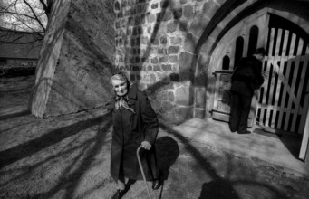 Germany, Steinhöfel, 20 April 1992, Pastor Justus Werdin locks the church, with the only visitor to