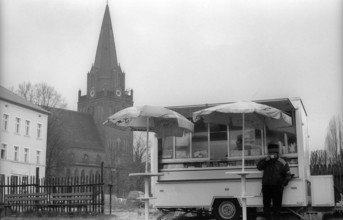 Germany, Eberswalde, 25.03.1992, Snack van in Eberswalde, Marienkirche, Europe