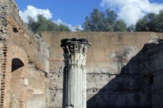 Column, wall, shadow