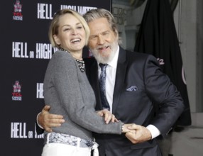 Sharon Stone and Jeff Bridges at Jeff Bridges Hand And Footprint Ceremony held at the TCL Chinese