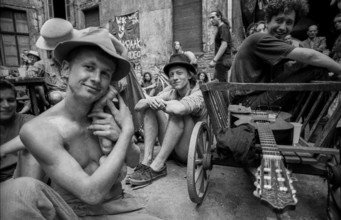 Germany, Berlin, 22 June 1991, courtyard party at the squat at Auguststraße 10, KULE (Kunst und