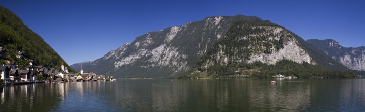 Panorama of Lake Hallstatt, Salzkammergut, Austria, Europe
