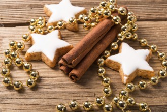 Cinnamon sticks and Christmas cake