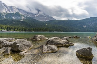 Fantastic round hike around the beautiful Eibsee at the Tiroler Zugspitze Arena