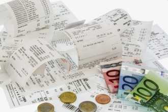 Calculator, receipts and money, symbolic photo for savings, purchasing power and inflation
