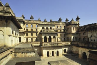 Orchha central courtyard of raja mahal khajuraho madhya pradesh india