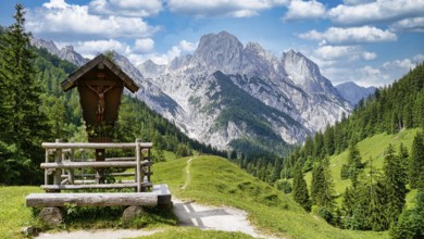 Impressive mountain scenery in the Klausbach valley near Ramsau (Berchtesgaden)