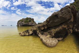 Picturesque coast a small island in the Gulf of Thailand
