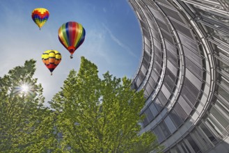 Composing tethered balloons, the -Thirtyfive- building at Maximilianstraße 35, Altstadt-Lehel,