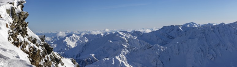Mountain panorama in winter, view over Schnalstal Valley to Saldurspitze, Lagaunspitze,