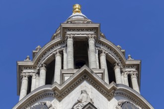 LONDON/UK - MARCH 21 : Close up View of St Pauls Cathedral in London on March 21, 2018