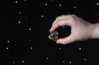 Fake diamond stone made with glass material